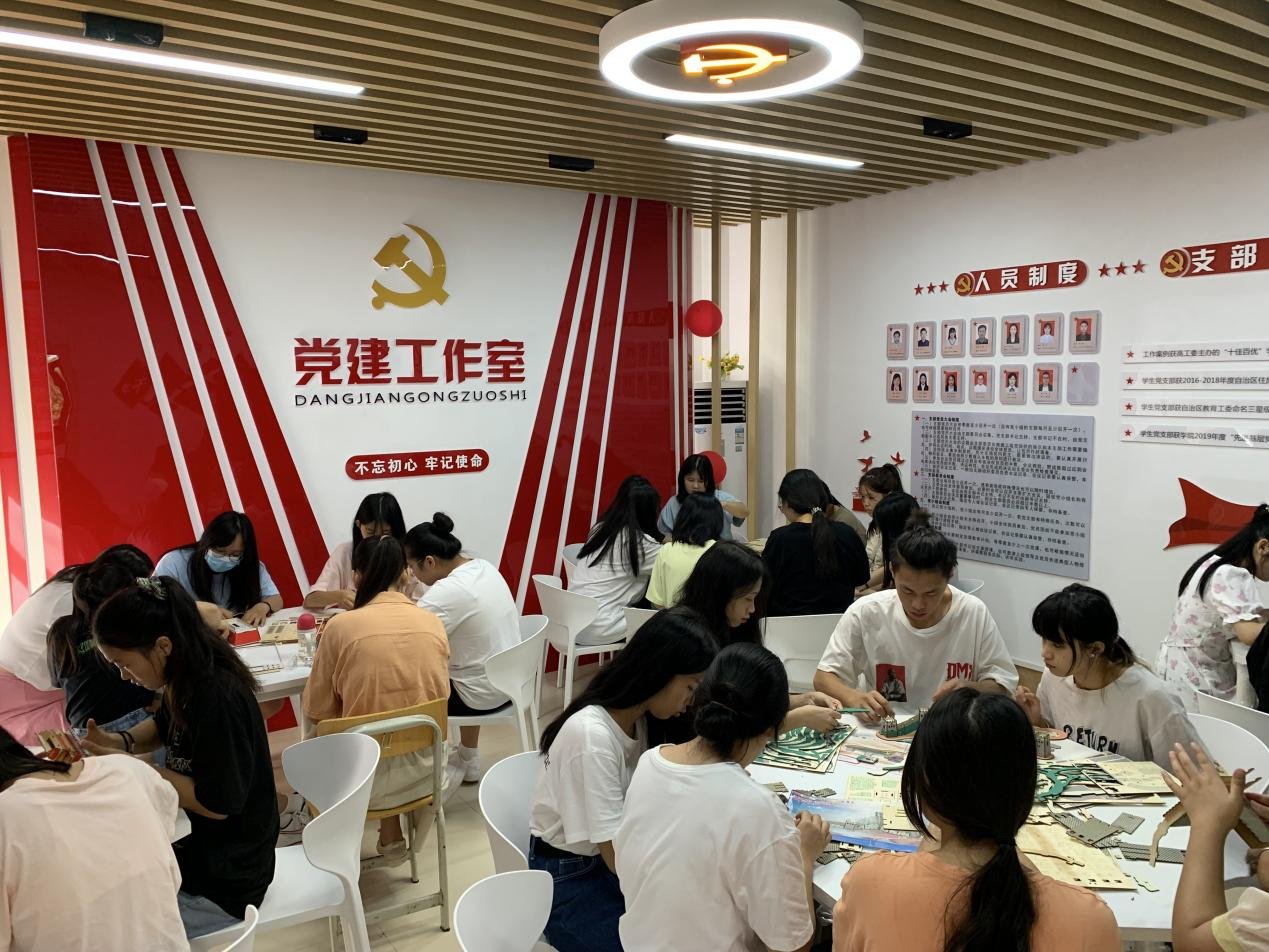 红色星空体育(中国)官方网站-xingkong sports
模型进学生社区活动现场照片