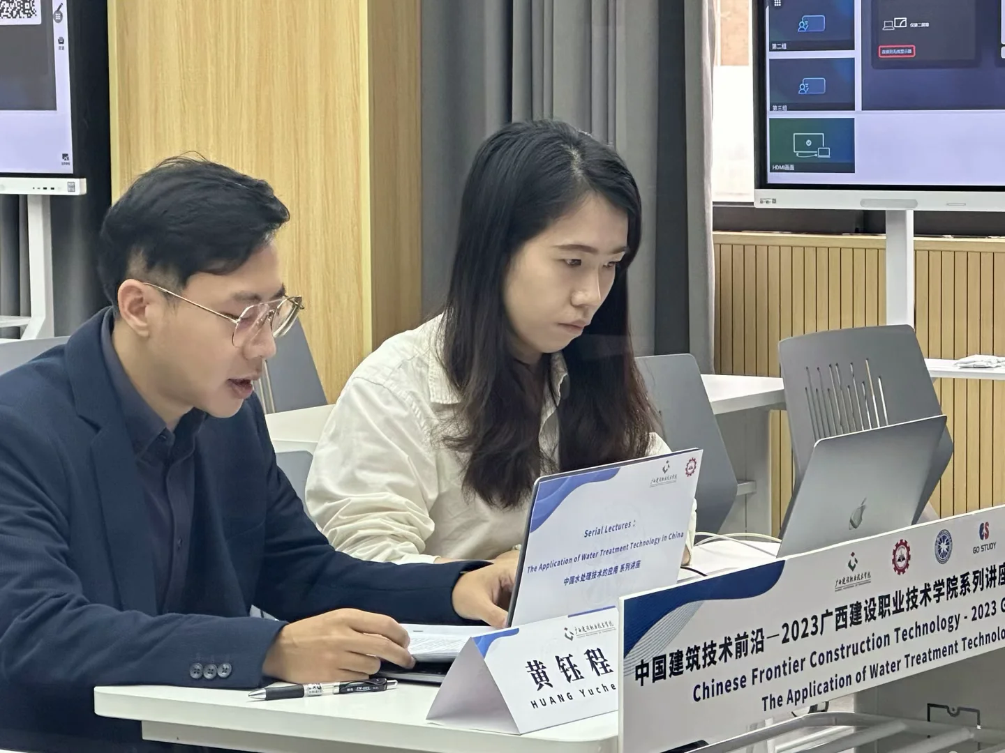 星空体育(中国)官方网站-xingkong sports
设备工程团队负责人黄钰程正介绍中国水处理技术应用的给水处理技术