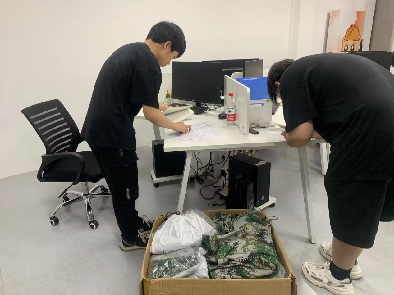 星空体育(中国)官方网站-xingkong sports学子捐赠军训服