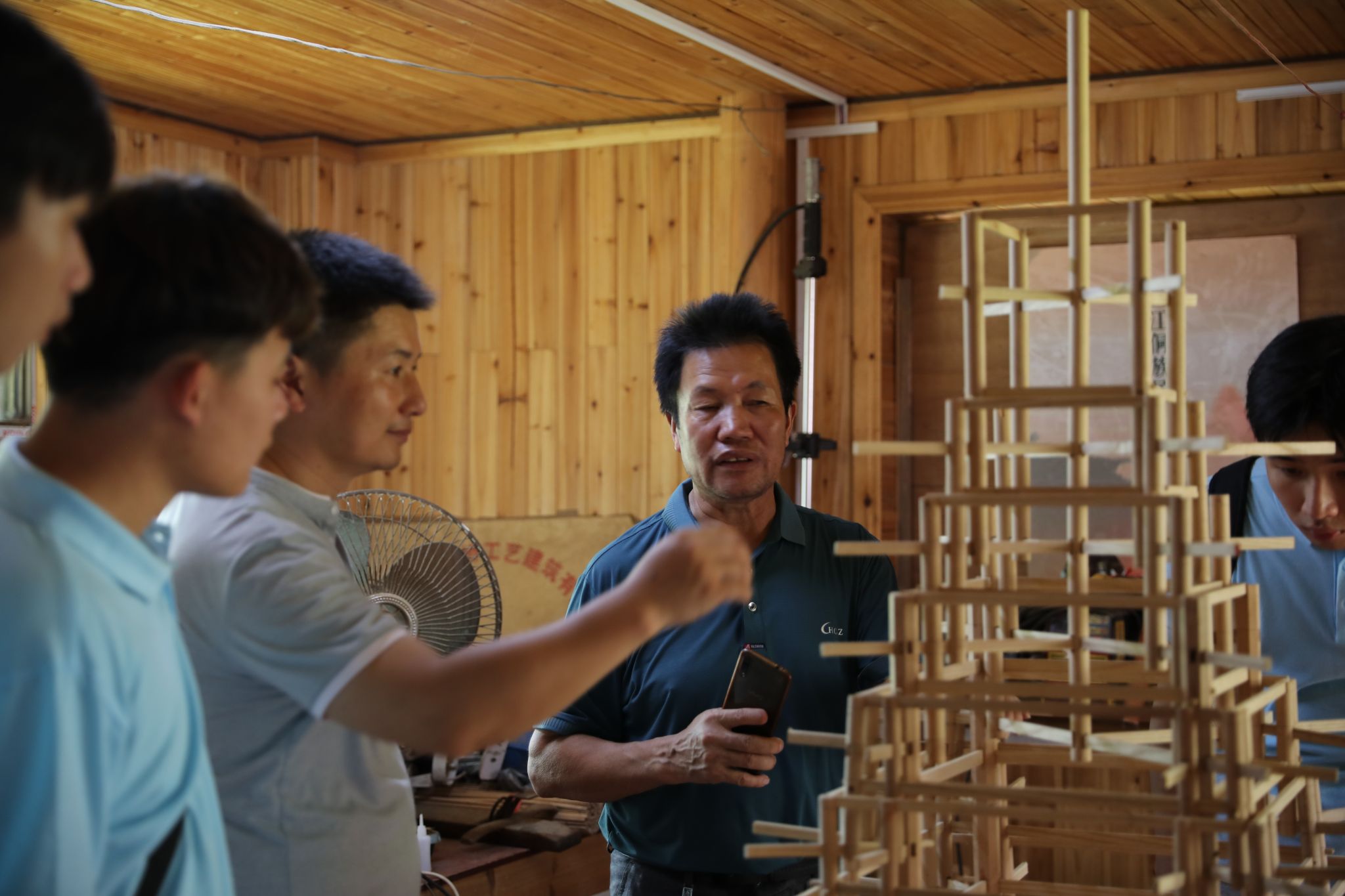 杨似玉大师利用鼓楼模型向实践团成员解说鼓楼星空体育(中国)官方网站-xingkong sports
结构